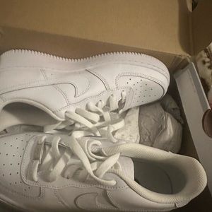 Nike Air Force 1 LE